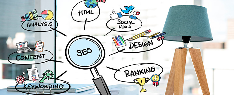 Ilustração com uma lupa com os dizeres SEO no centro com setas para outras palavras como HTML, Analysis e Social Media.